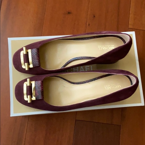 Michael Kors Gloria Plum Mid Pump Suede - Picture 2 of 5